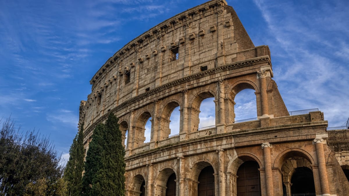 Koloseum v Římě je jednou z nejvýznamnějších historických památek. 