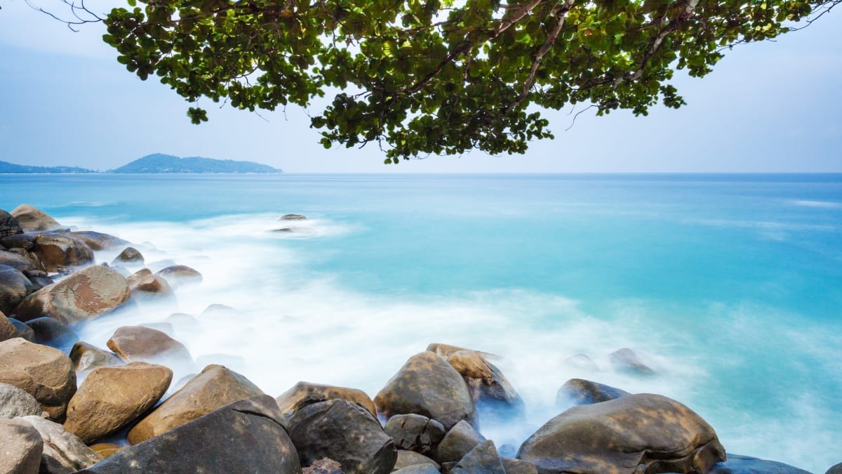Thajský ostrov Phuket nabízí nekonečnou sérii dechberoucích výhledů.