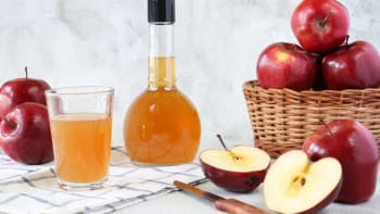 Jarní očista: Vyzkoušejte populární detox s nefiltrovaným jablečným octem