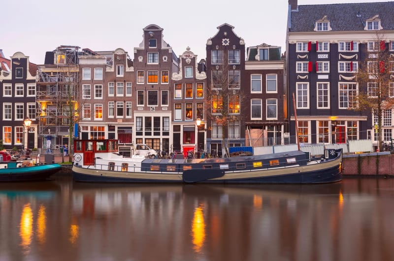 Amsterdam je jako stvořený pro turisty, kteří chtějí město objevovat pěšky.