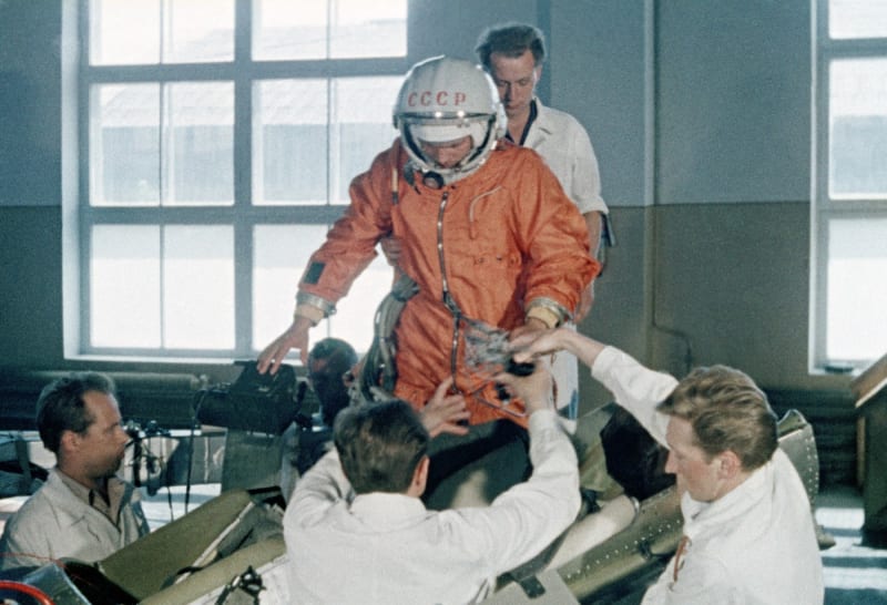 Jurij Gagarin se připravuje ke startu