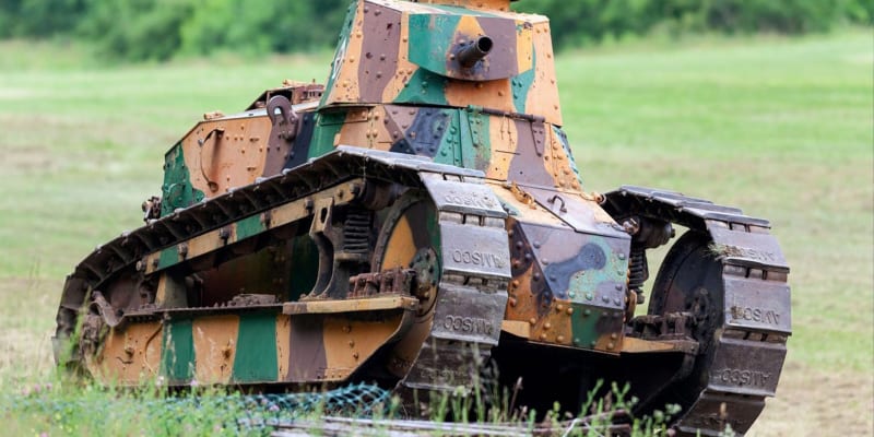 Jeden ze zachovaných tanků Renault FT-17 