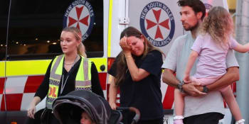 Hrůzný útok v Sydney: Zemřelo šest lidí, mezi pobodanými je i matka s malým dítětem