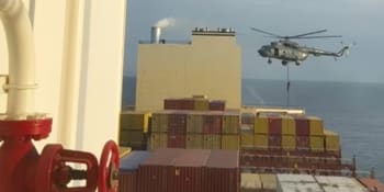 Íránské komando s vrtulníkem obsadilo loď spojenou s Izraelem. Pirátství, říká židovský stát