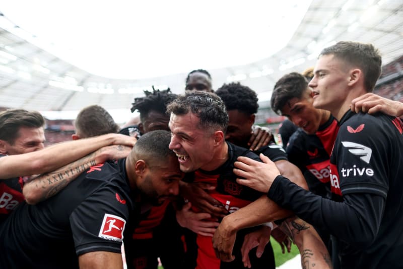 Beyer Leverkusen poprvé v historii ovládl německou Bundesligu.