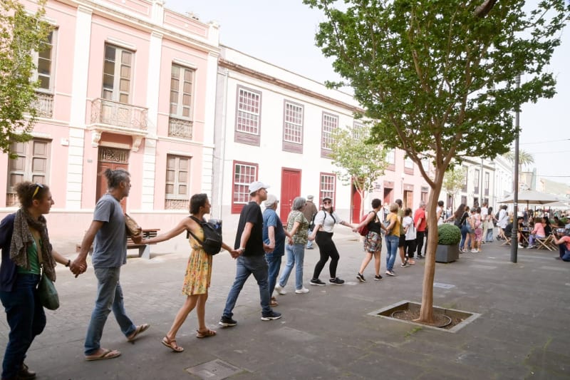 Lidé na Tenerife bojují proti turismu.