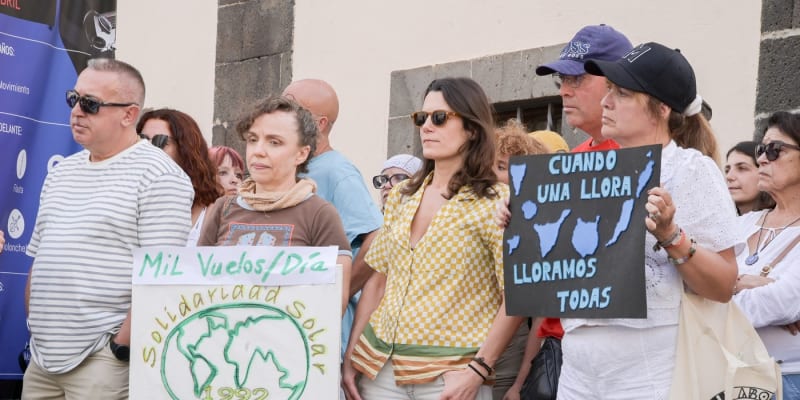 Lidé na Tenerife bojují proti turismu.