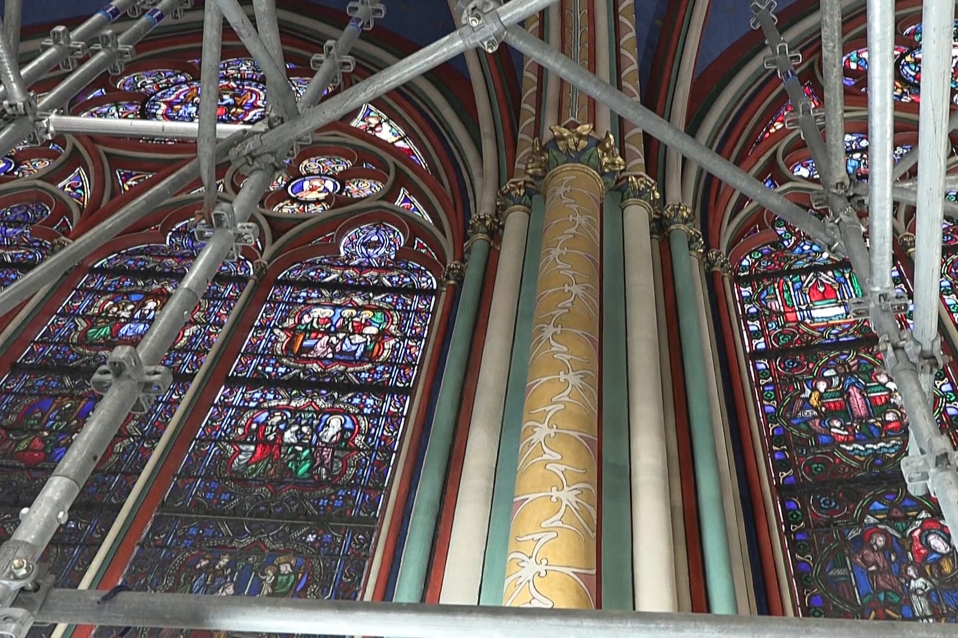 Pohled do vnitřku katedrály (11. dubna 2024)