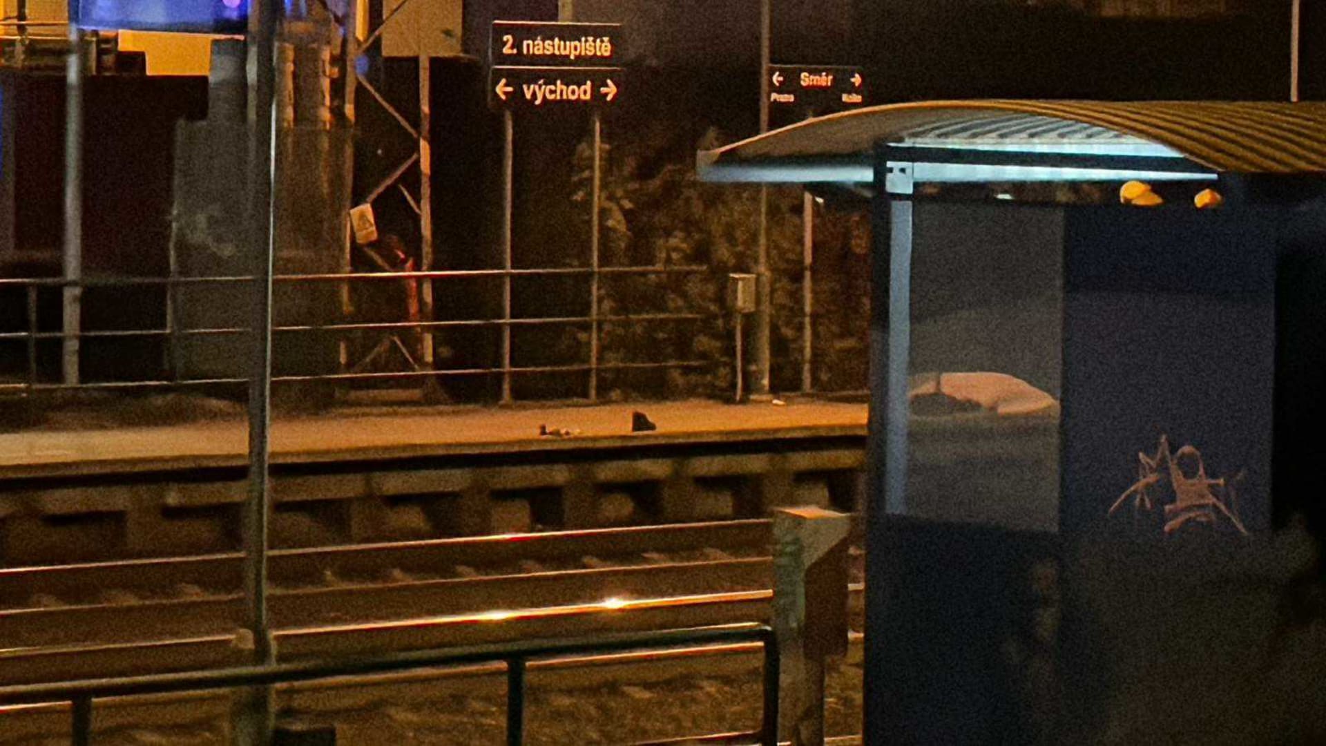 Ve stanici Praha-Kyje došlo ke střetu vlaku se dvěma osobami.
