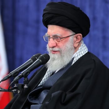 Ájatolláh Alí Chameneí je duchovním vůdcem Íránu.