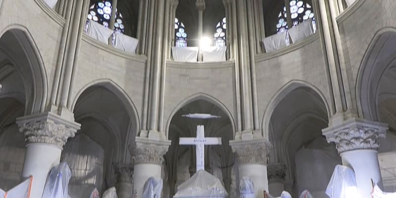 Na opravách interiéru Notre-Dame se usilovně pracuje už pět let