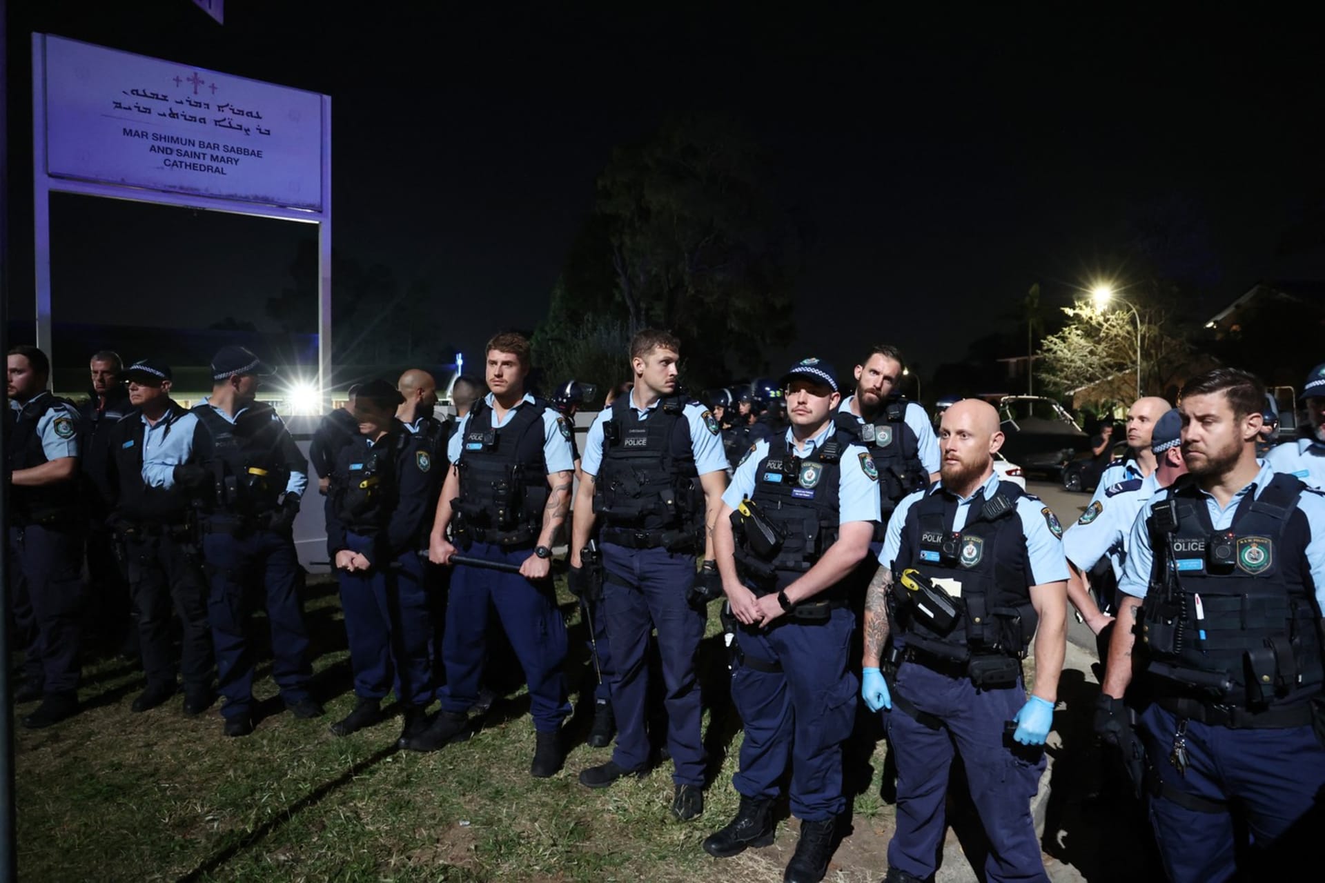 Policie vyšetřuje útok v kostele poblíž Sydney jako teroristický čin.