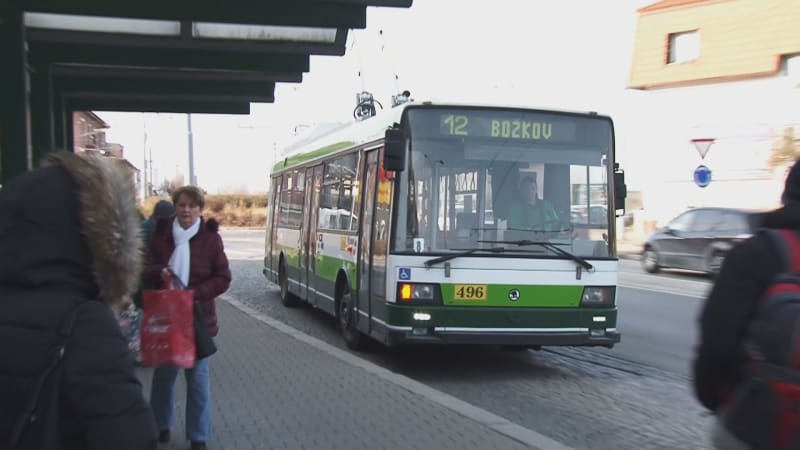 Autobusy, které budou vyjíždět na základě objednávek cestujících v mobilní aplikaci, plánují zavést v Rožnově pod Radhoštěm.