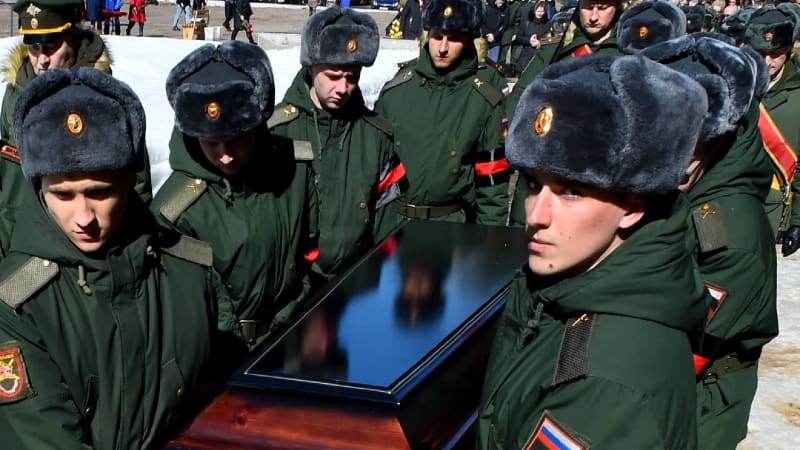 Ruské ztráty na Ukrajině překročily 50 000 mužů. Zelenskyj nedávno prozradil, jak je na tom jeho armáda
