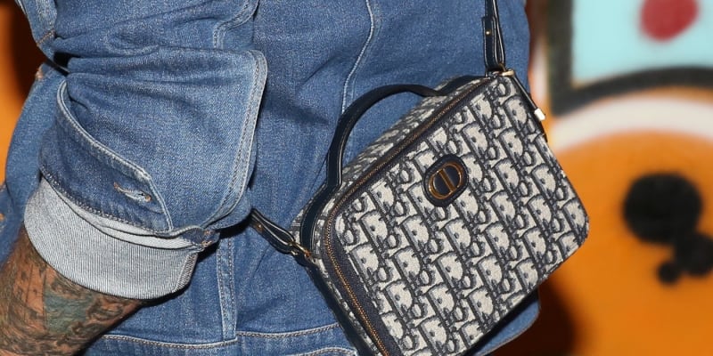 Richard Krajčo vynesl kabelku za desítky tisíc od značky Dior.