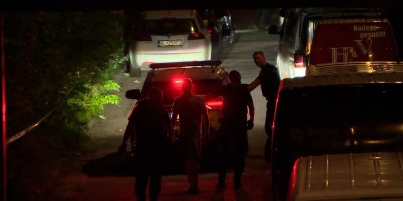 Policisté z Bratislavy pátrají po vrahovi, který bodl muže do srdce.