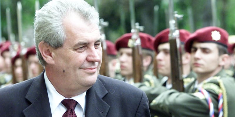 Miloš Zeman v době, kdy byl premiér (2002).