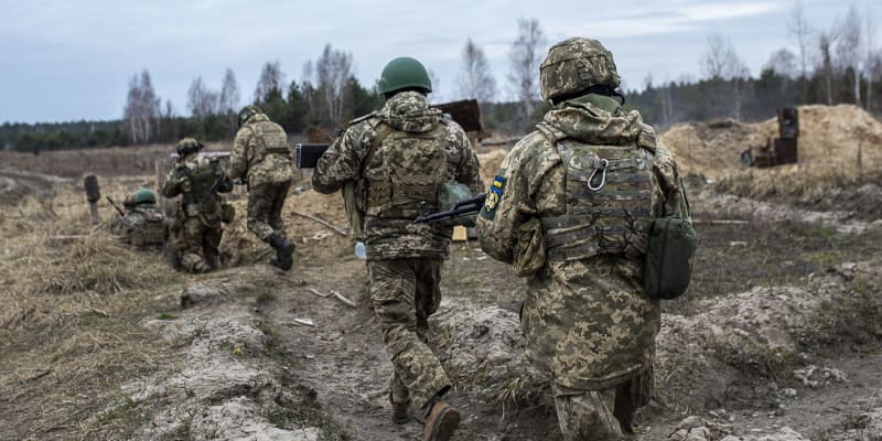 Výcvik ukrajinských vojáků v oblasti Černobylu