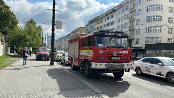 Komplikace pro Pražany: Provoz metra na části linky A stojí, do kolejiště spadl muž