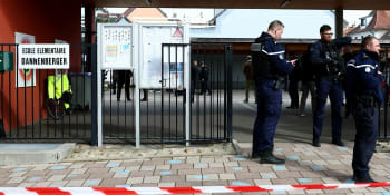 Násilná smrt 14leté dívky napadené u školy otřásla Francií. Po útoku nožem jí selhalo srdce