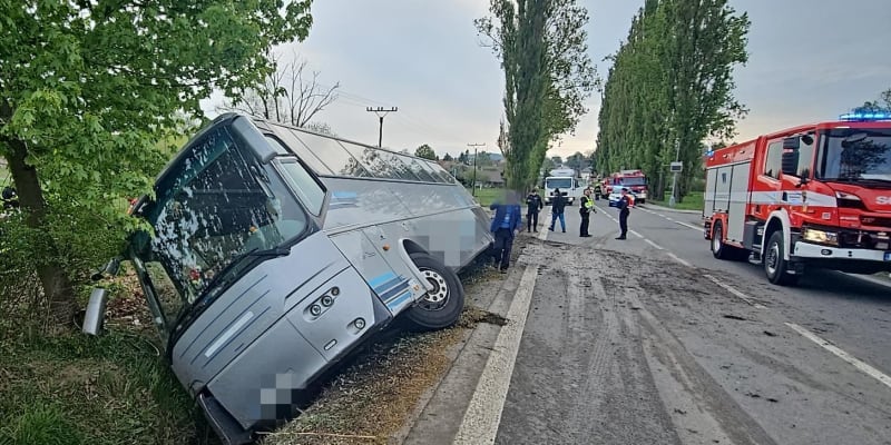 Havárie autobusu s dětmi na Příbramsku
