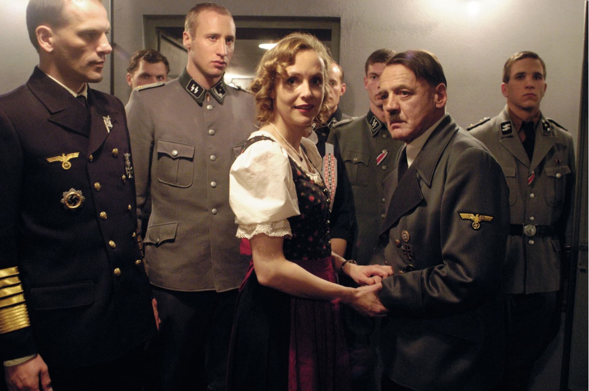 Adolf Hitler s Evou Braunovou (Pád Třetí říše)