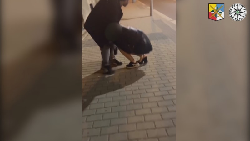 Neznámý agresor v Kladně útočí na ženy.