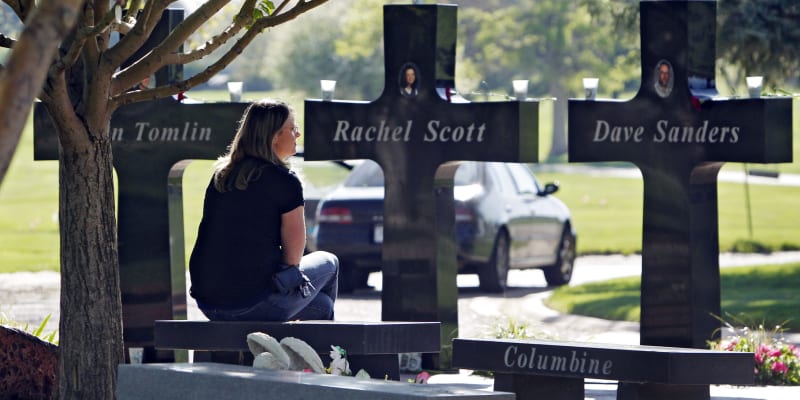 Od smrti třinácti obětí  dvanácti studentů a jednoho profesora na Columbine, uplynulo 25 let.