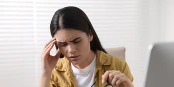 Proti migréně pomůže změna životního stylu: 10 tipů, jak si ihned ulevit od nepříjemné bolesti