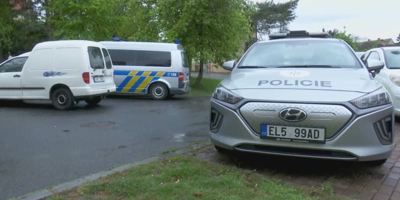 Policie na místě činu v Dolních chabrech