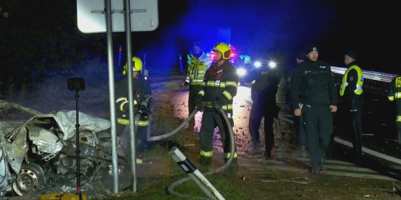Ve Strakonické ulici v Praze došlo k nehodě, řidička uhořela v autě.