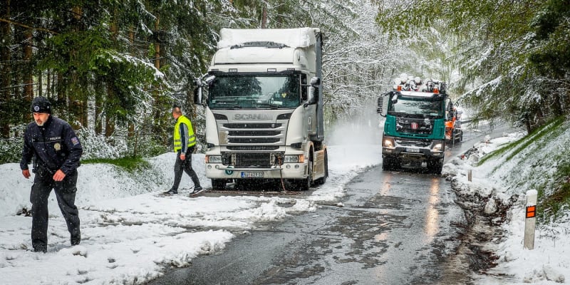 Sněhová kalamita zasáhla Česko.