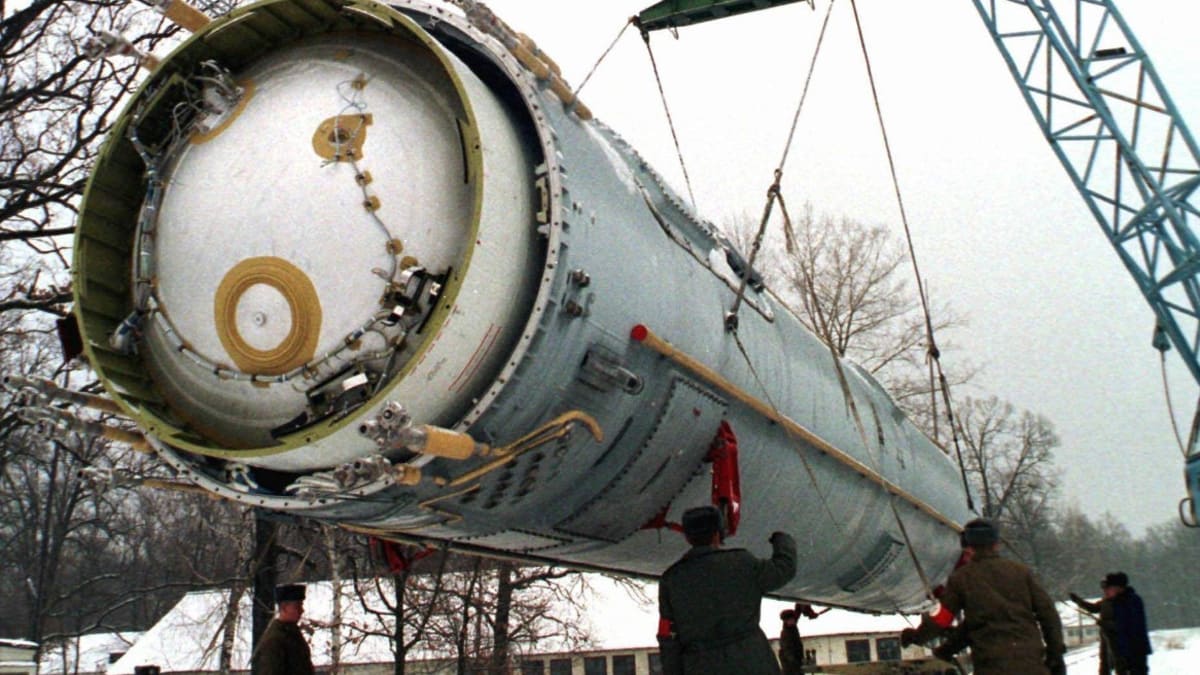 Původně sovětská základna jaderných zbraní v Pervomajsku na Ukrajině, dnes muzeum. Po roce 1991 byly rakety předány Rusku, které za tento krok slibovalo Ukrajině záruku územní celistvosti včetně Krymu.