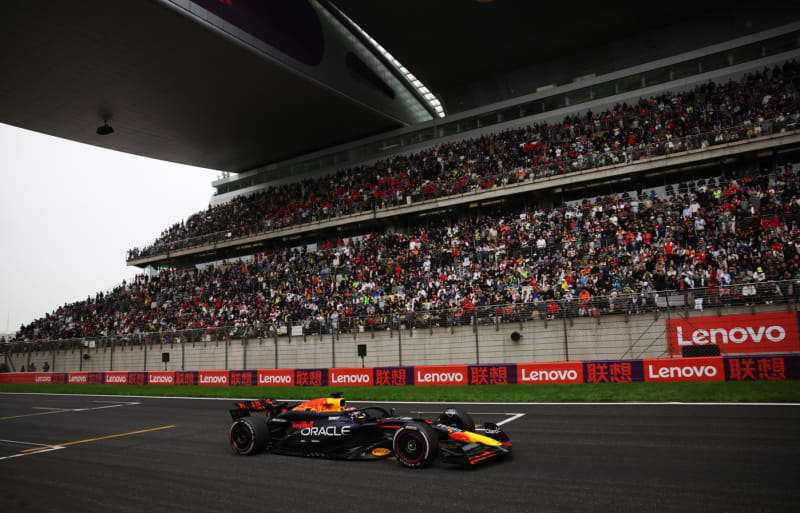 Nizozemský jezdec týmu Red Bull Racing Max Verstappen v akci během Velké ceny Číny formule 1 v čínské Šanghaji, 21. dubna 2024 