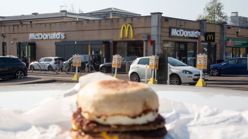 Nechutné překvapení v jídle z McDonald's. Dívka nalezla v hamburgeru živého šneka
