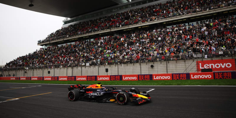 Nizozemský jezdec týmu Red Bull Racing Max Verstappen v akci během Velké ceny Číny formule 1 v čínské Šanghaji, 21. dubna 2024 