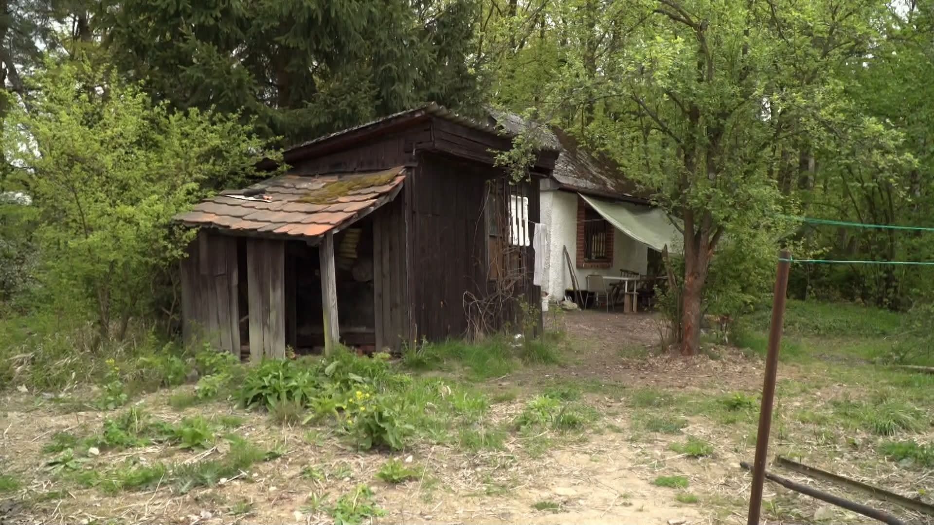 Děti na Českobudějovicku žily v chatě v otřesných podmínkách.