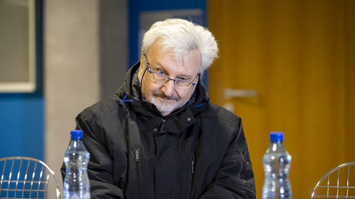 Psychiatr Jan Cimický před začátkem soudního jednání v lednu 2024.  