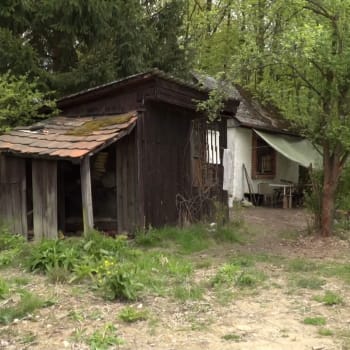 Děti na Českobudějovicku žily v chatě v otřesných podmínkách.