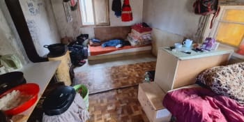 Otřesný případ v jižních Čechách: Děti se koupaly v potoce, neznaly školu ani čištění zubů