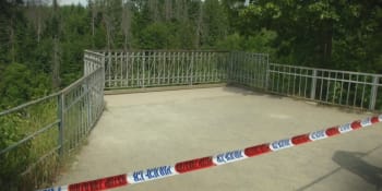 Další tragédie v Macoše, letos už sedmá smrt. Policie zná i motiv skoku matky s dvěma dětmi
