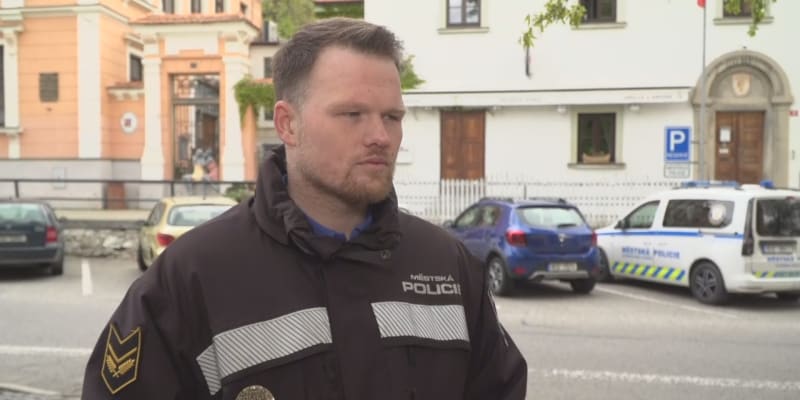 Děti objevili strážníci Městské policie Hluboká nad Vltavou. 