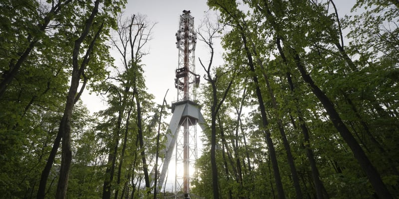  Rusko zničilo charkovskou televizní věž, část 240 metrů vysoké stavby šla k zemi.