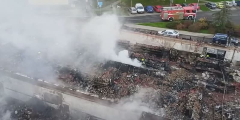 Požár supermarketu na Sokolovsku