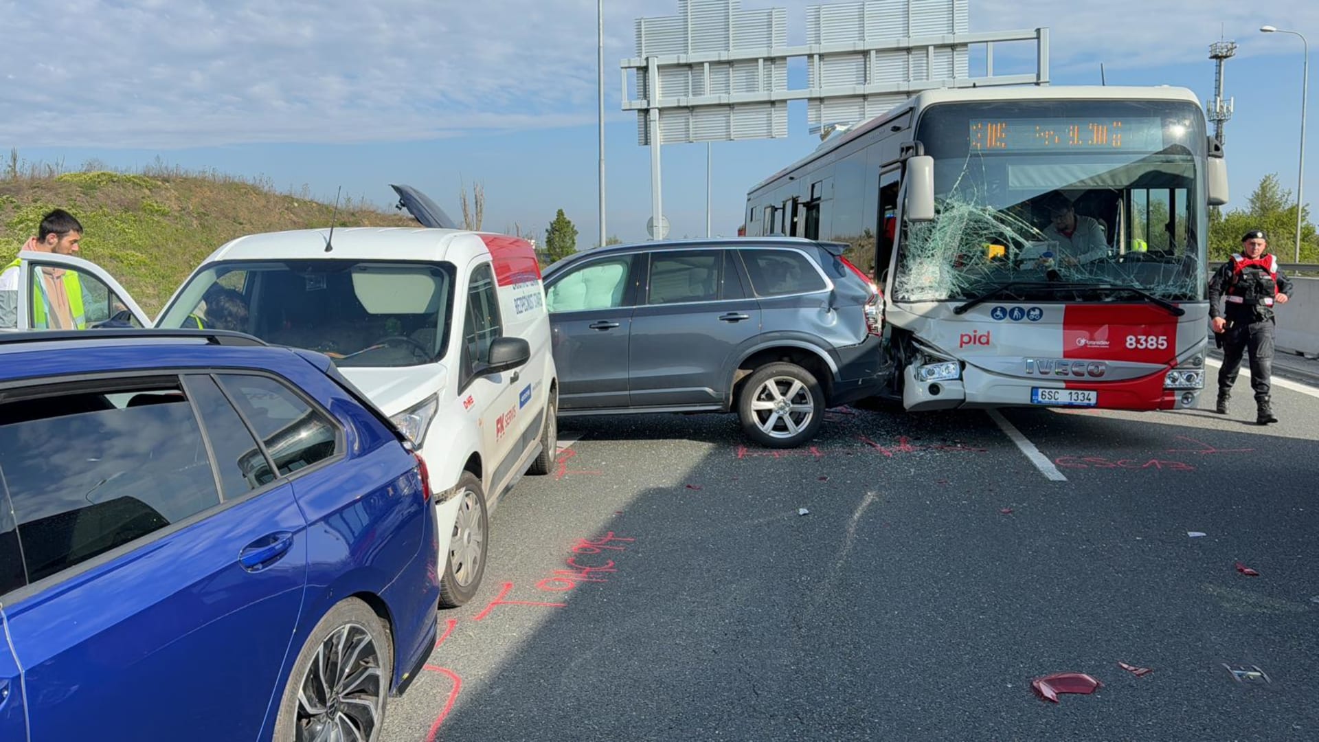 Hromadná nehoda na dálnici D6 v Praze