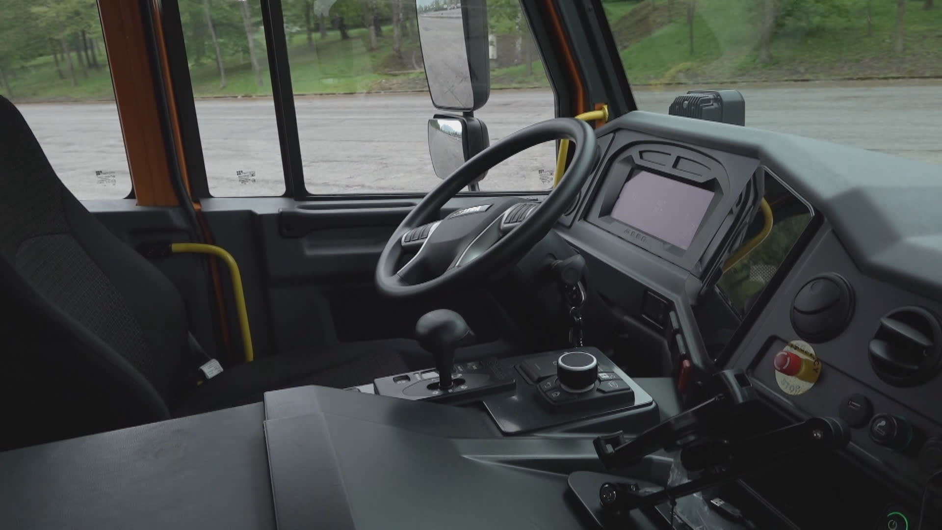 Čeští vědci vyvinuli nákladní auto bez řidiče.