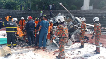 Tragédie před vojenskou přehlídkou v Malajsii: Po srážce dvou vrtulníků zahynulo deset lidí