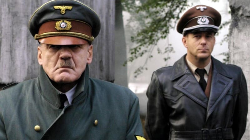 Adolfa Hitlera ve filmu Pád Třetí říše skvěle ztvárnil švýcarský herec Bruno Ganz