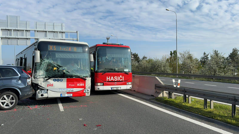 Hromadná nehoda na dálnici D6 v Praze