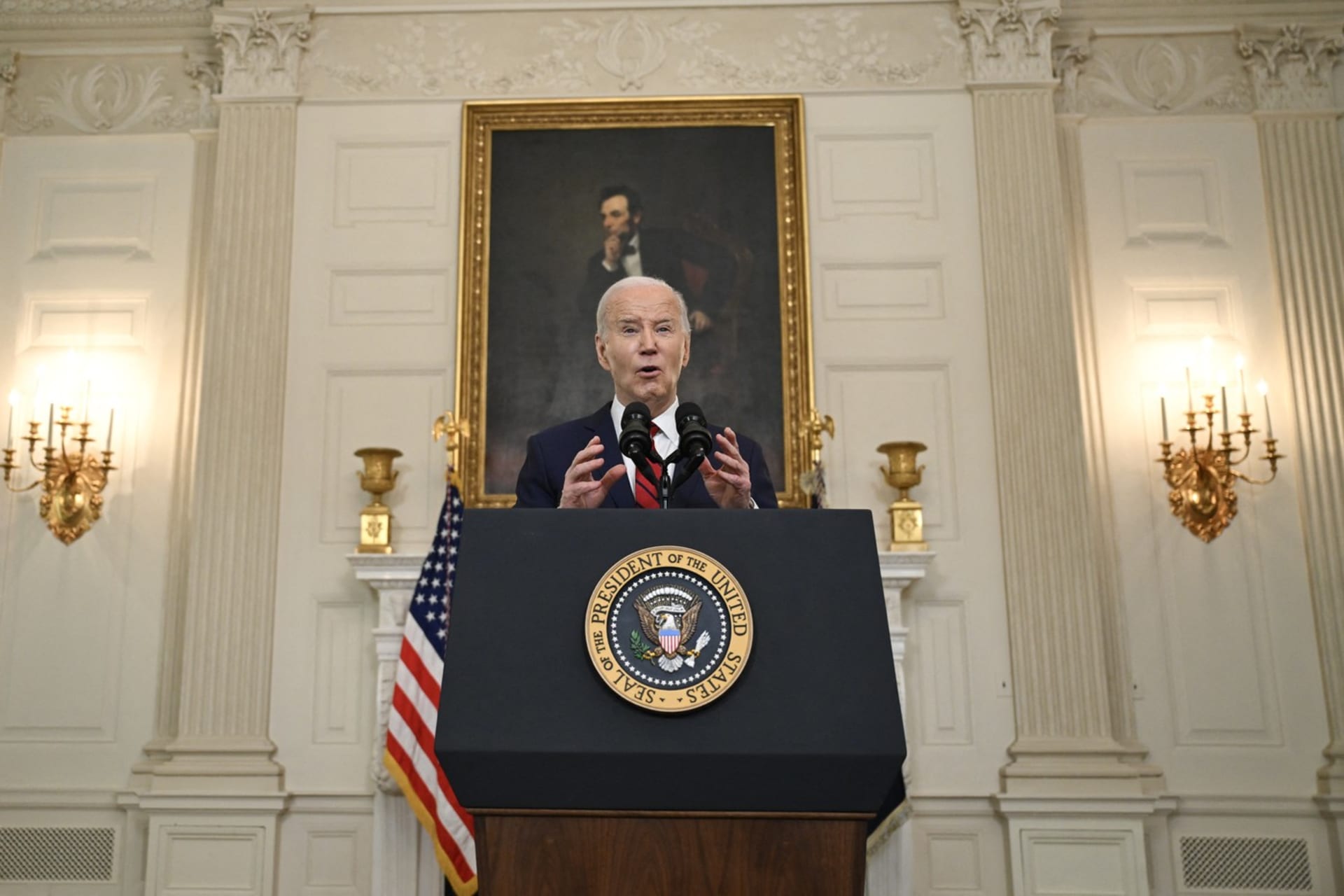 Americký prezident Joe Biden podepsal usnesení o miliardové pomoci Ukrajině (24.04.2024)